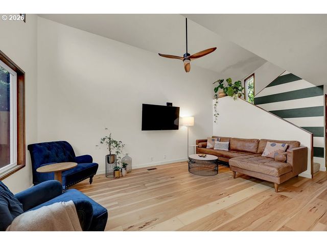 2700 HARLOW Rd, Eugene, OR 97401