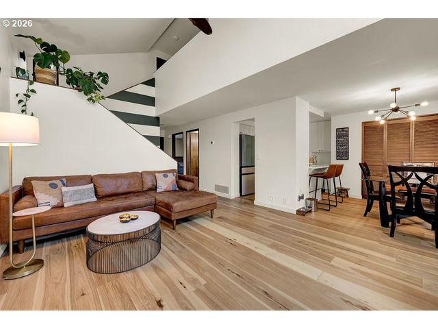 2700 HARLOW Rd, Eugene, OR 97401