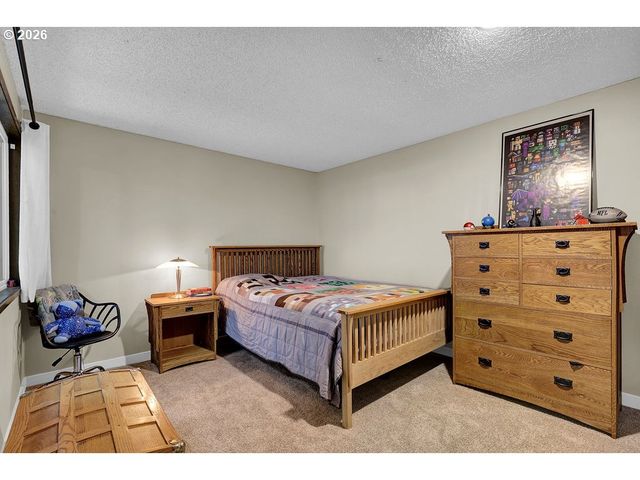 2700 HARLOW Rd, Eugene, OR 97401