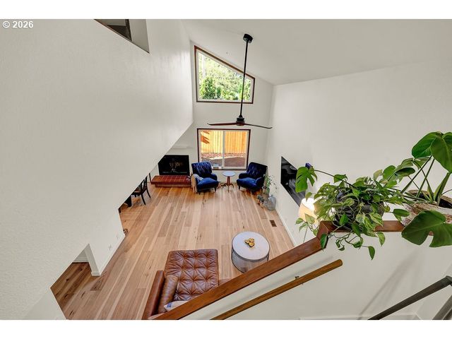 2700 HARLOW Rd, Eugene, OR 97401