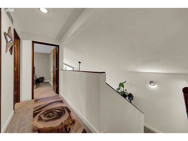 2700 HARLOW Rd, Eugene, OR 97401