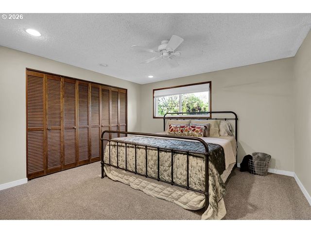 2700 HARLOW Rd, Eugene, OR 97401