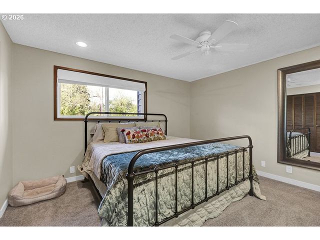 2700 HARLOW Rd, Eugene, OR 97401