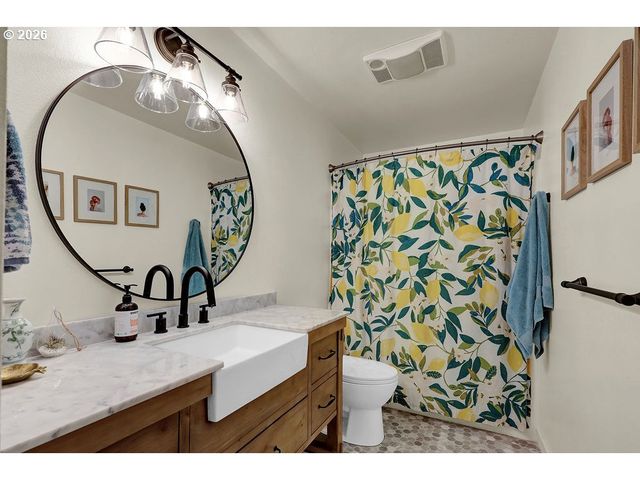 2700 HARLOW Rd, Eugene, OR 97401