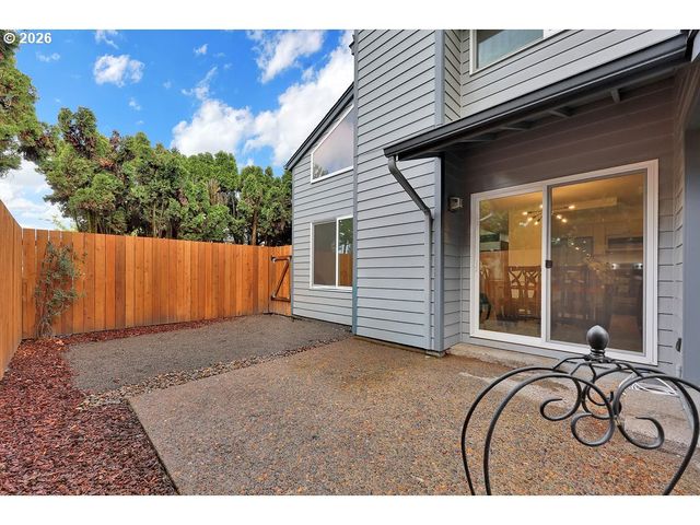 2700 HARLOW Rd, Eugene, OR 97401