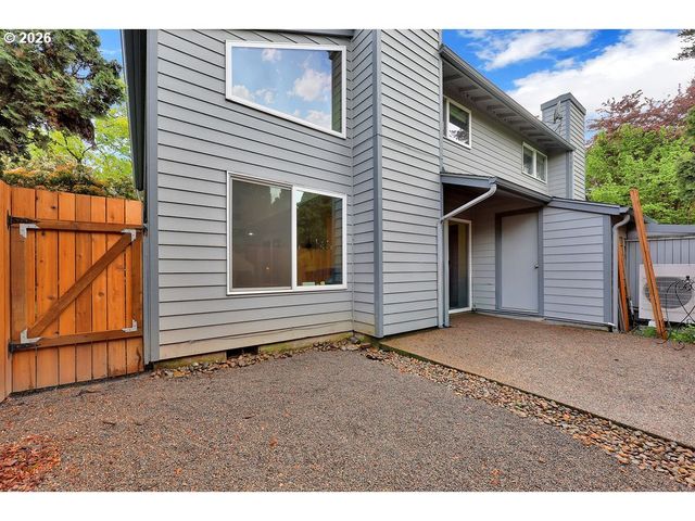 2700 HARLOW Rd, Eugene, OR 97401