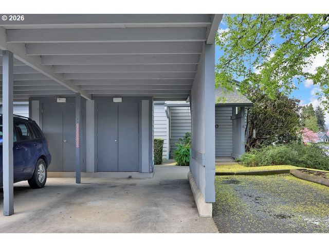 2700 HARLOW Rd, Eugene, OR 97401