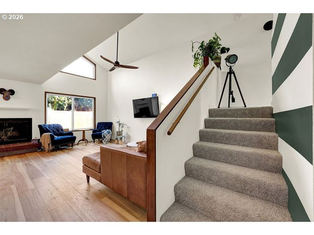 2700 HARLOW Rd, Eugene, OR 97401