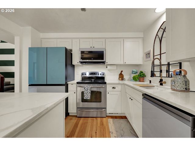 2700 HARLOW Rd, Eugene, OR 97401