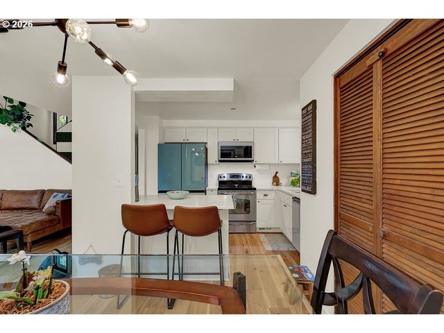 2700 HARLOW Rd, Eugene, OR 97401