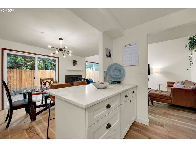 2700 HARLOW Rd, Eugene, OR 97401