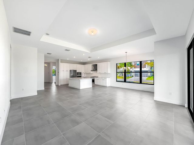 8286 Fishers Island Way, Boca Raton, FL 33434