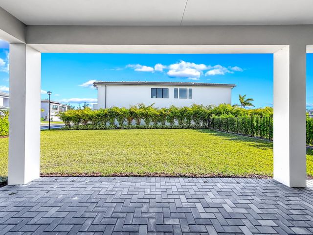 8286 Fishers Island Way, Boca Raton, FL 33434