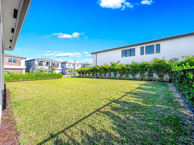 8286 Fishers Island Way, Boca Raton, FL 33434