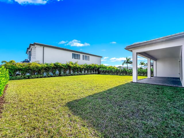 8286 Fishers Island Way, Boca Raton, FL 33434