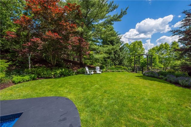 128 Mount Blaine Dr, Peters Twp, PA 15317
