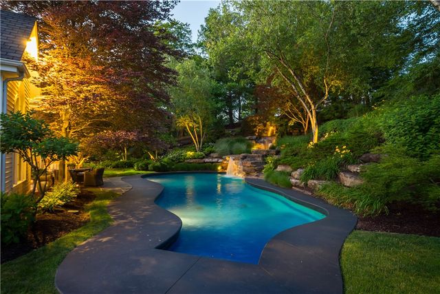 128 Mount Blaine Dr, Peters Twp, PA 15317