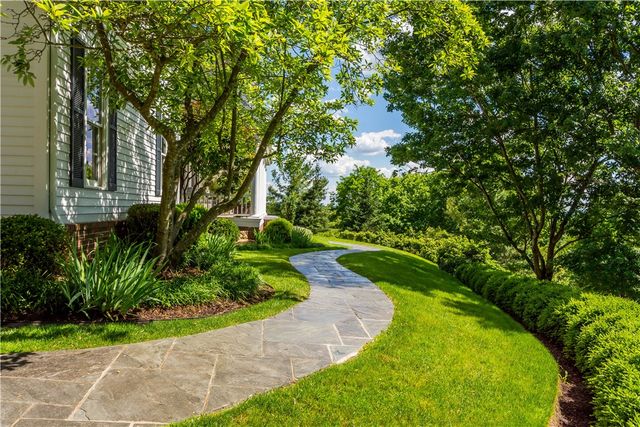 128 Mount Blaine Dr, Peters Twp, PA 15317