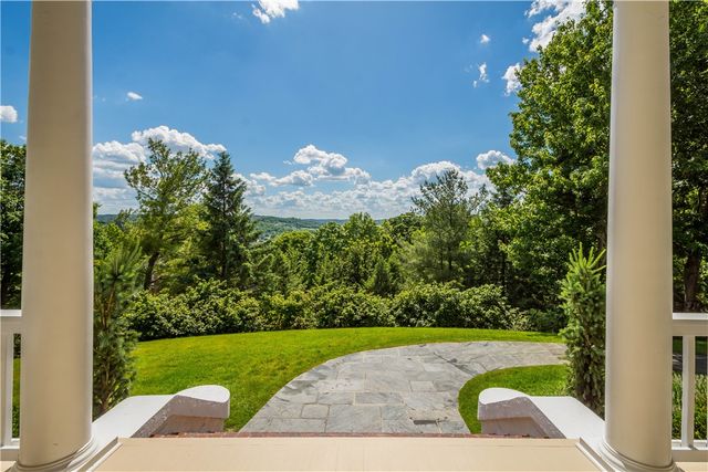 128 Mount Blaine Dr, Peters Twp, PA 15317