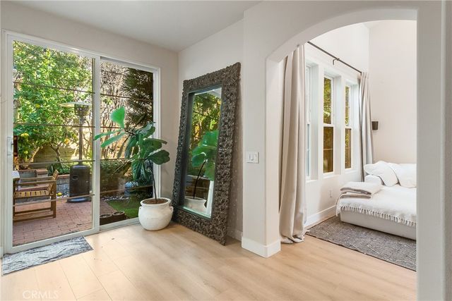 23301 Montecito, Valencia, CA 91354