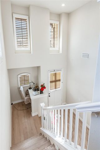 23301 Montecito, Valencia, CA 91354