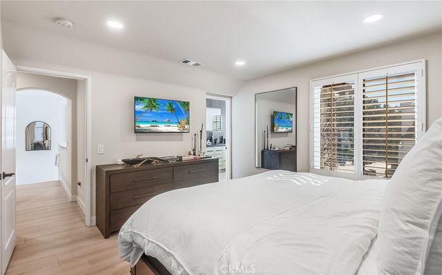 23301 Montecito, Valencia, CA 91354