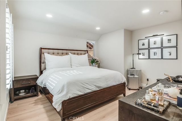 23301 Montecito, Valencia, CA 91354