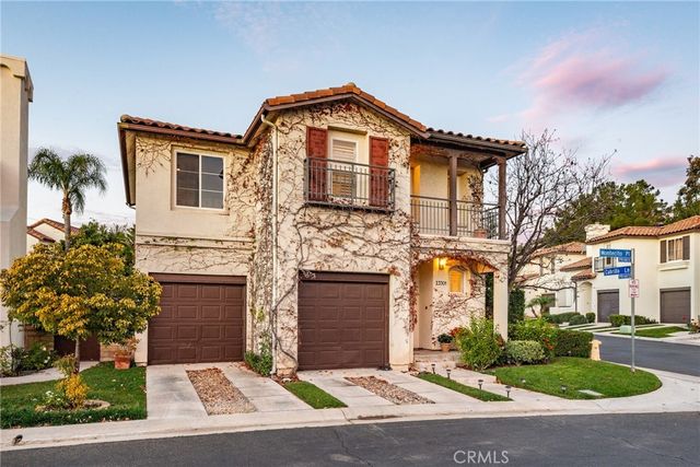 23301 Montecito, Valencia, CA 91354