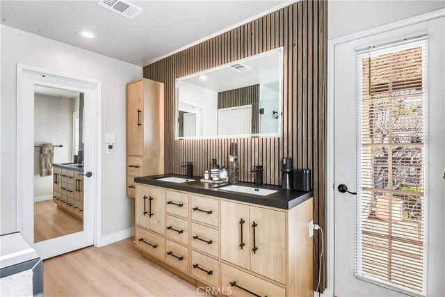 23301 Montecito, Valencia, CA 91354