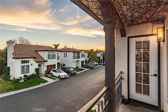 23301 Montecito, Valencia, CA 91354