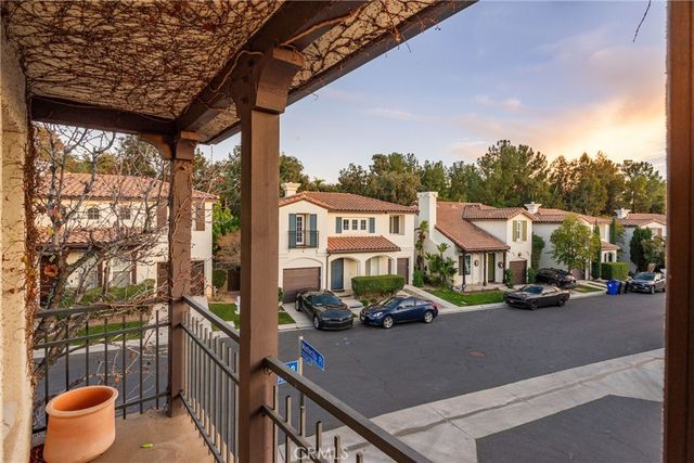 23301 Montecito, Valencia, CA 91354