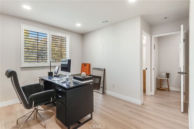 23301 Montecito, Valencia, CA 91354