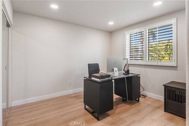 23301 Montecito, Valencia, CA 91354