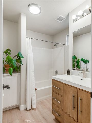 23301 Montecito, Valencia, CA 91354