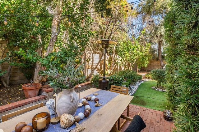 23301 Montecito, Valencia, CA 91354