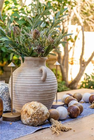 23301 Montecito, Valencia, CA 91354