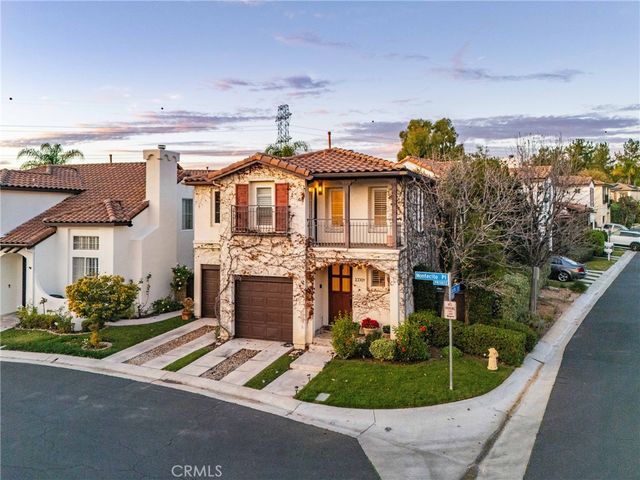 23301 Montecito, Valencia, CA 91354