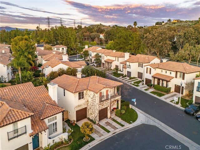 23301 Montecito, Valencia, CA 91354