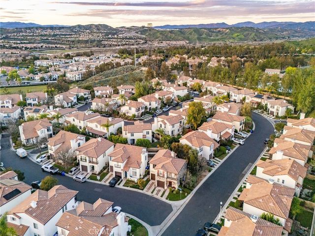 23301 Montecito, Valencia, CA 91354