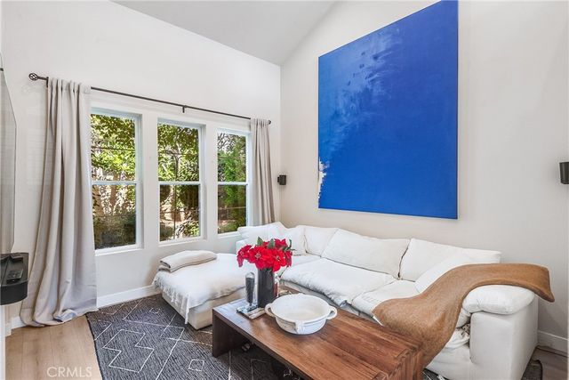 23301 Montecito, Valencia, CA 91354