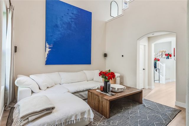 23301 Montecito, Valencia, CA 91354