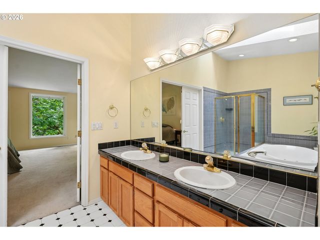 3322 Sw EVERGREEN Ter, Portland, OR 97205