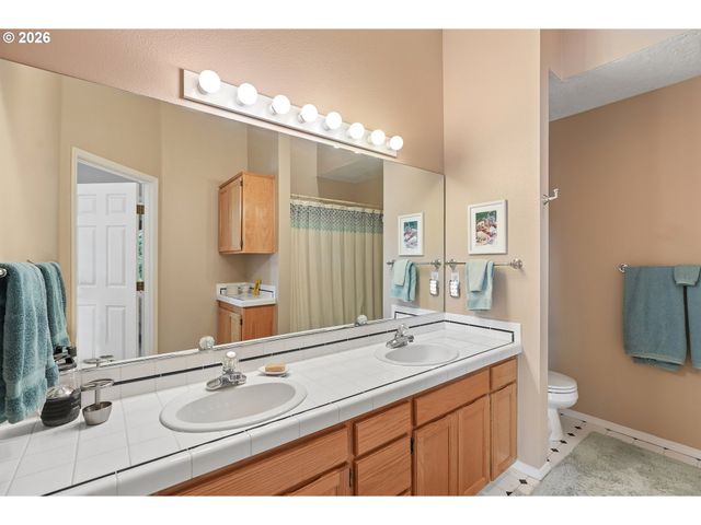 3322 Sw EVERGREEN Ter, Portland, OR 97205