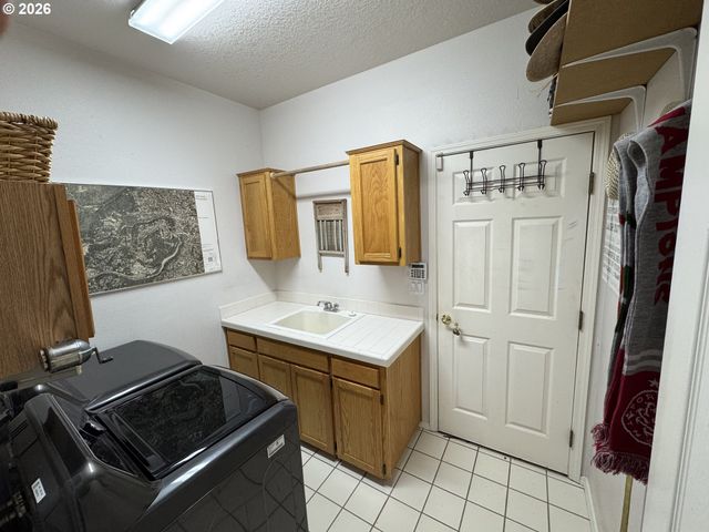 3322 Sw EVERGREEN Ter, Portland, OR 97205