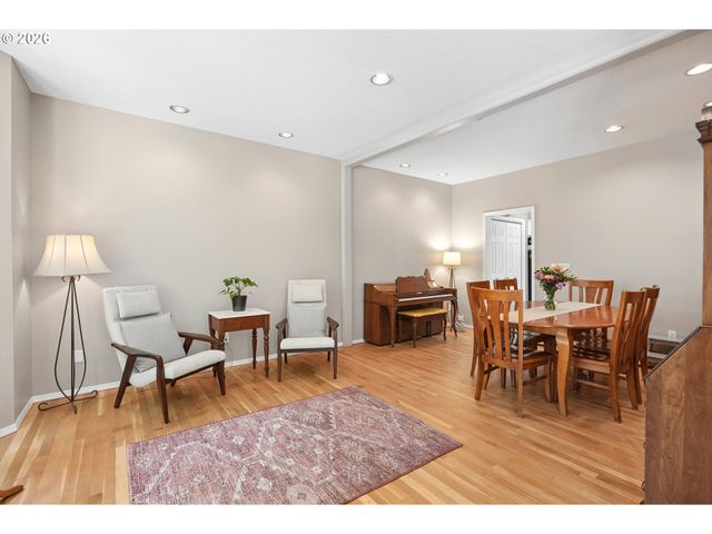 3322 Sw EVERGREEN Ter, Portland, OR 97205