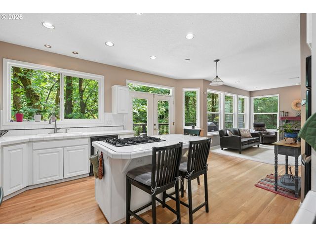 3322 Sw EVERGREEN Ter, Portland, OR 97205