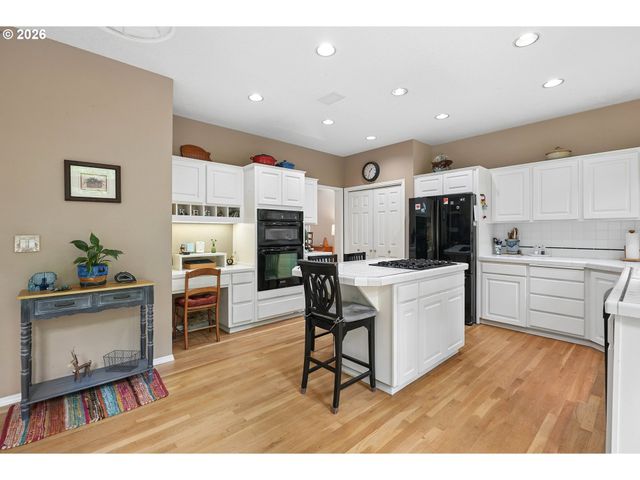 3322 Sw EVERGREEN Ter, Portland, OR 97205
