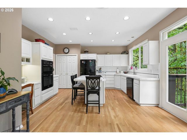 3322 Sw EVERGREEN Ter, Portland, OR 97205