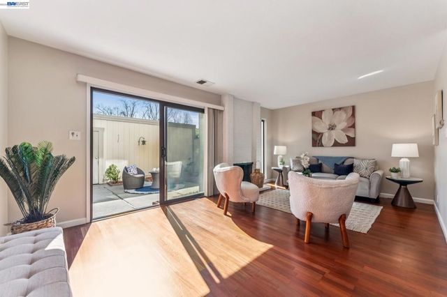 1149 Bismarck Ln, Alameda, CA 94502