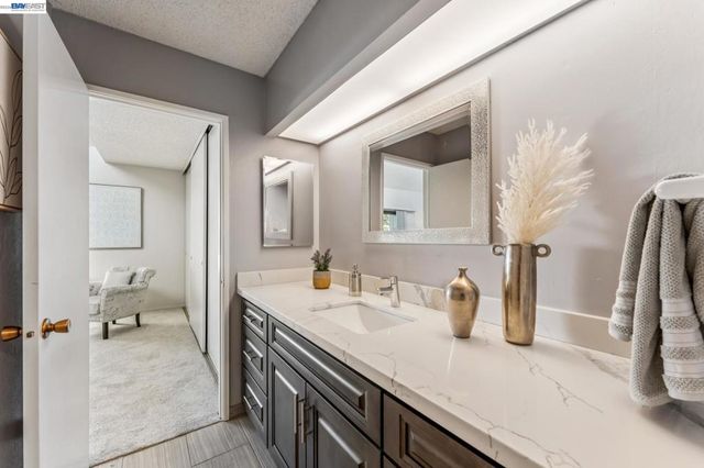 1149 Bismarck Ln, Alameda, CA 94502